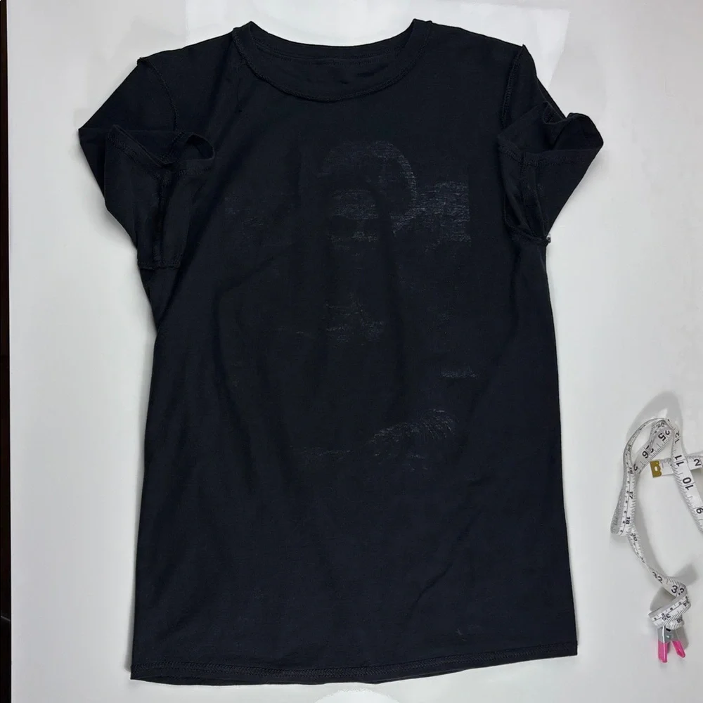 Hot Topic Black Graphic Tee with Red and Green Zombie Mona Lisa - Picture 4 of 5